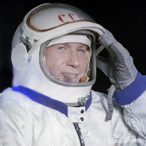 Сегодня празднует юбилей Алексей Архипович Леонов
