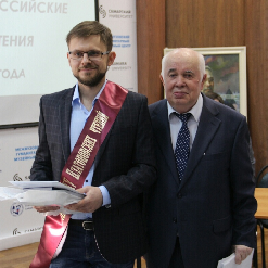 Юбилей отмечают гуманитарии
