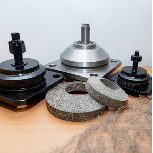 Reliable supports for earth equipment