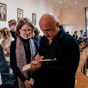 Есть ли кризис в литературе, как стать успешным автором и больше читать?  
