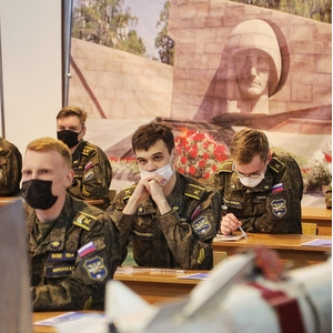 Написали диктант Победы