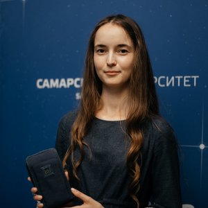 Студенты Самарского университета им. Королёва разработали "грелку-скафандр", надежно защищающую смартфон от русских морозов