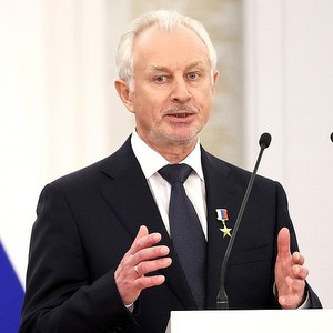 Президент удостоил звания "Герой Труда" выпускника университета