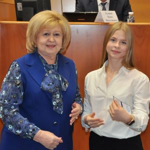 Первокурсникам юридического института вручили студенческие билеты