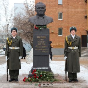 Приглашаем на торжественную линейку, посвященную Всемирному дню авиации и космонавтики 