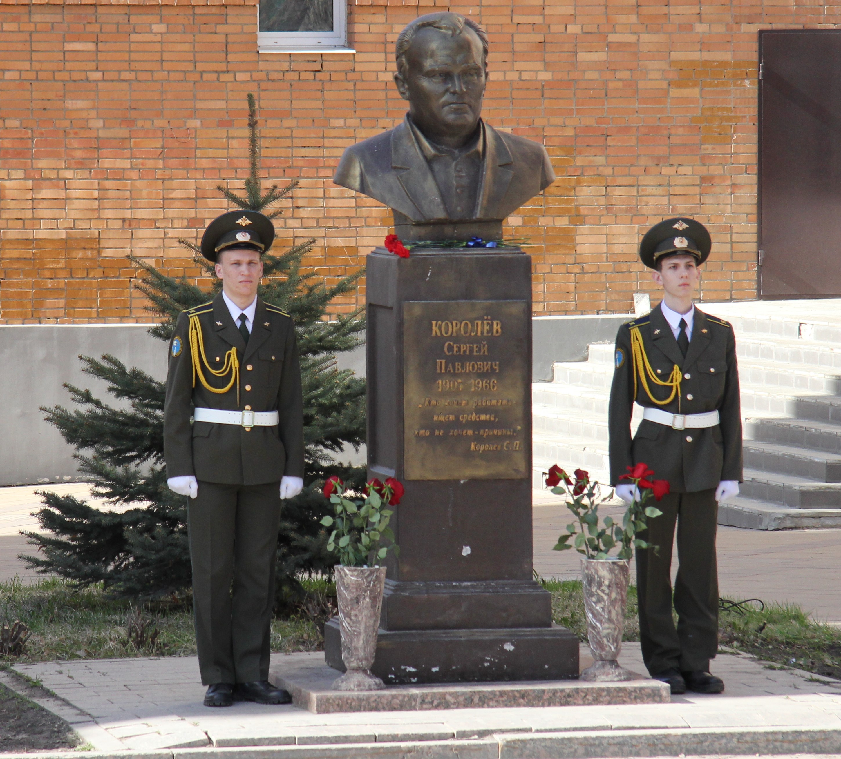 С днём космонавтики!