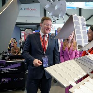 Учебный комплекс для подготовки пилотов дронов и спутник "АИСТ-СТ"