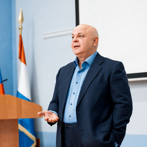 “Если у вас руки по локоть в масле, то с вероятностью 146% вы мне нужны!”  