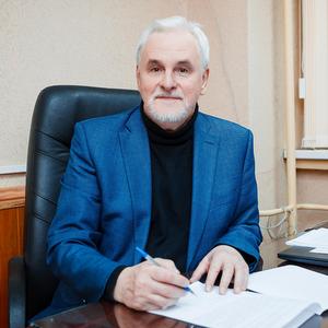"Студентами командуем при помощи бровей"