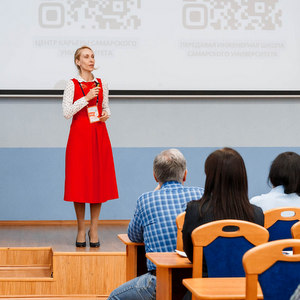 Мерчи, памятные призы от работодателей, а в перспективе – интересная работа
