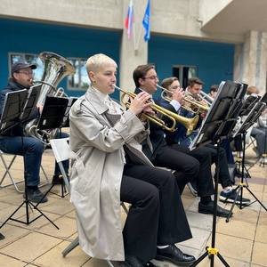 Праздник Победы под звуки оркестра