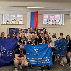 Женская команда Самарского университета по пауэрлифтингу - победитель областной универсиады
