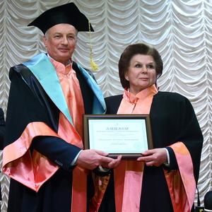 Ректор Самарского университета направил поздравление с юбилеем Валентине Терешковой