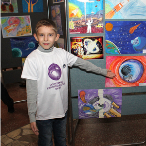 Завершилась выставка рисунков и инсталляций на тему космоса