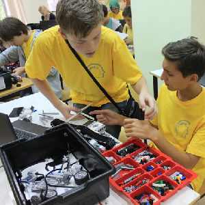 Студенты СГАУ посвятили школьников в робототехнику