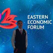 Волонтер Самарского университета на Восточном экономическом форуме