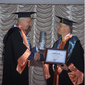 Нобелевский лауреат Роджер Корнберг стал почетным доктором Самарского университета